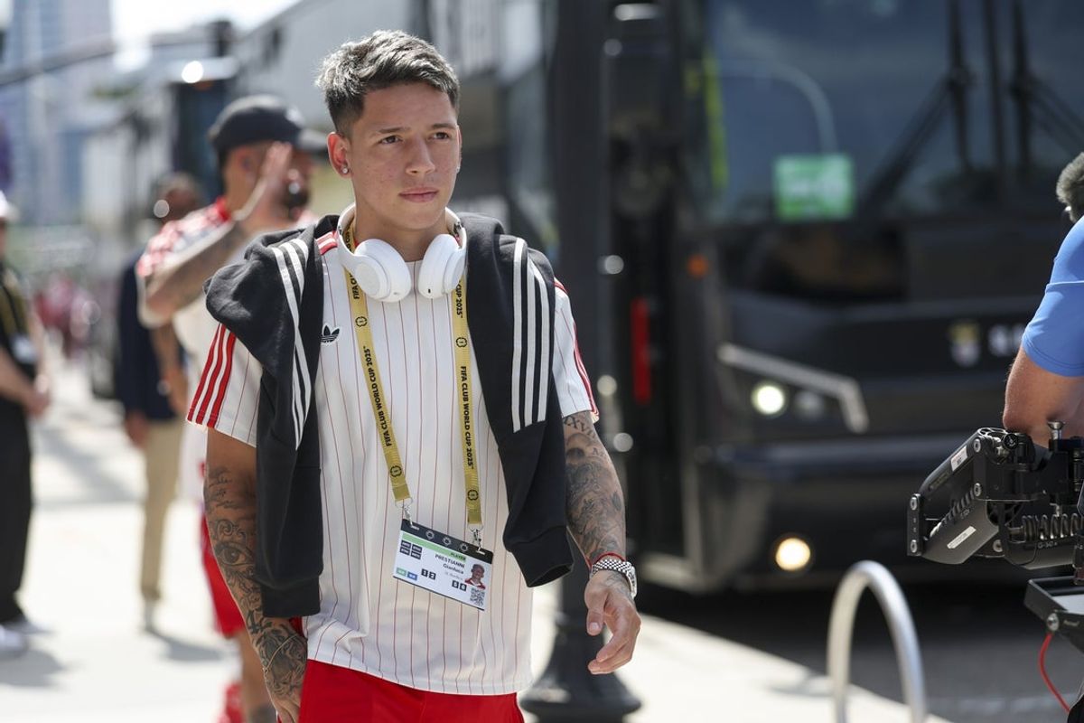 Jun 20, 2025; Orlando, Florida, USA; SL Benfica forward Gianluca Prestianni (25) arrives prior to a group stage match of the 2025 FIFA Club World Cup at Inter&Co Stadium. Mandatory Credit: Nathan Ray Seebeck-Imagn Images