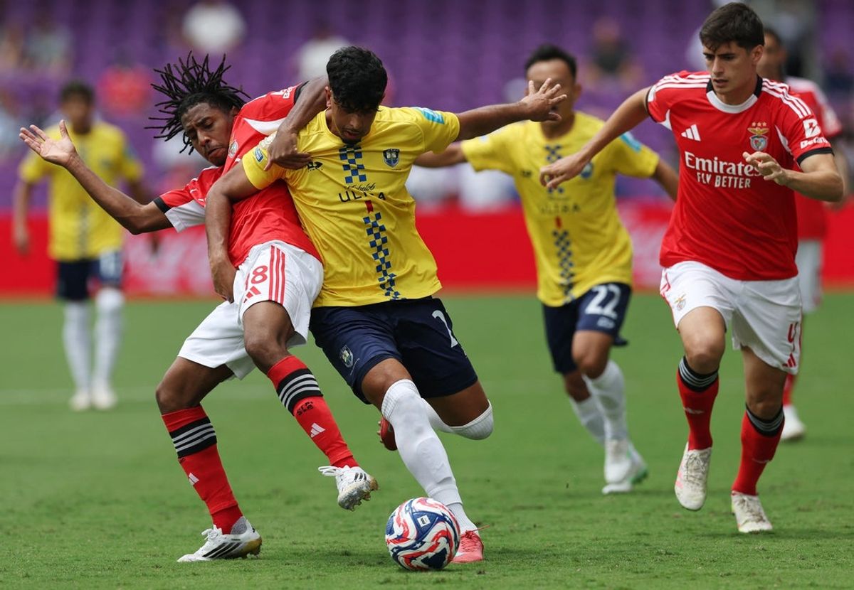 Jun 20, 2025; Orlando, Florida, USA; SL Benfica midfielder Leandro Barreiro (18) and defender Antonio Silva (4) in action against Auckland City FC forward Haris Zeb (27) during a group stage match of the 2025 FIFA Club World Cup at Inter&Co Stadium. Mandatory Credit: Amanda Perobelli-Reuters via Imagn Images