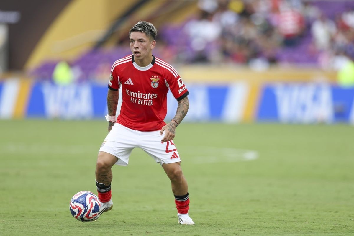 Jun 20, 2025; Orlando, Florida, USA; SL Benfica forward Gianluca Prestianni (25) controls the ball against Auckland City FC during a group stage match of the 2025 FIFA Club World Cup at Inter&Co Stadium. Mandatory Credit: Nathan Ray Seebeck-Imagn Images