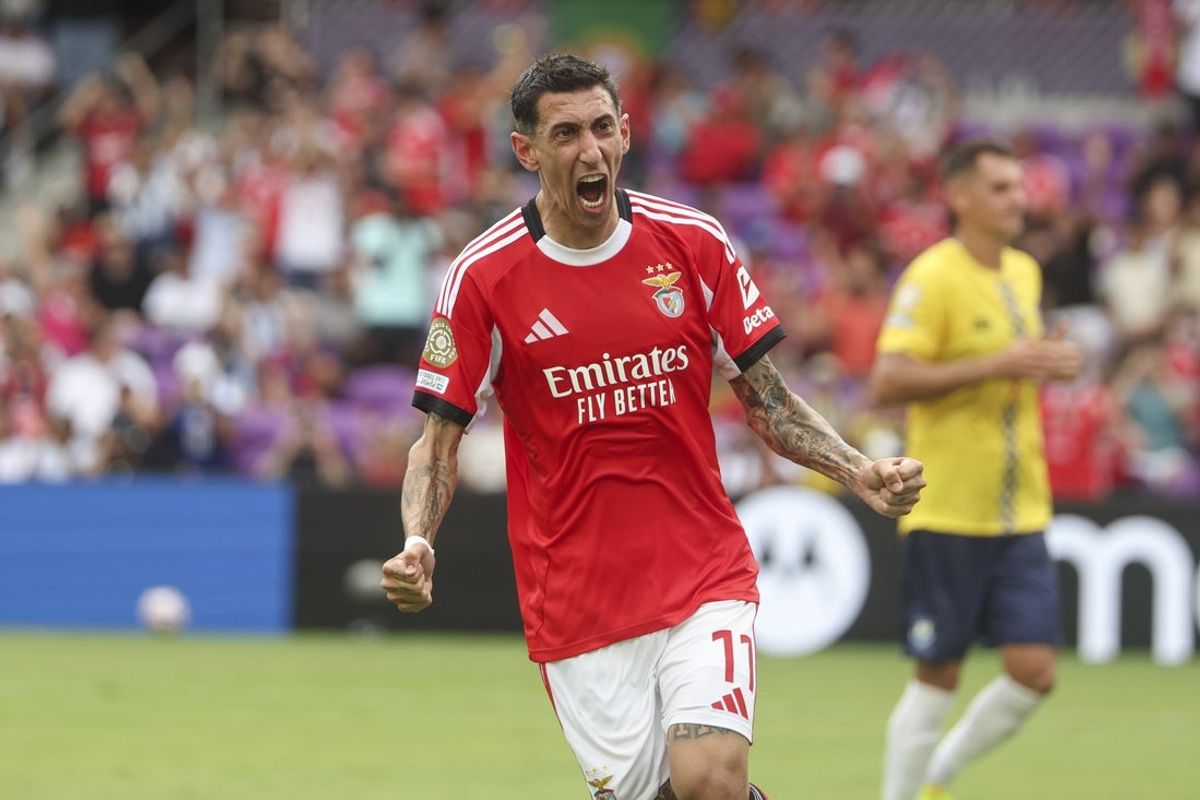 Jun 20, 2025; Orlando, Florida, USA; SL Benfica forward Angel Di Maria (11) scores a goal against Auckland City FC during a group stage match of the 2025 FIFA Club World Cup at Inter&Co Stadium. Mandatory Credit: Nathan Ray Seebeck-Imagn Images