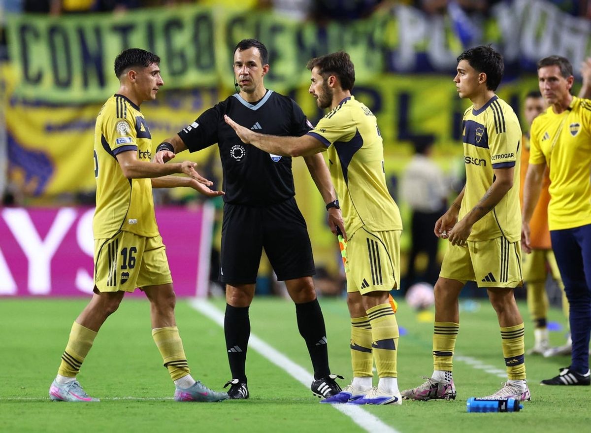 Jun 20, 2025; Miami Gardens, Florida, USA; CA Boca Juniors defender Marcelo Saracchi (3) comes on as a substitute to replace forward Miguel Merentiel (16) during a group stage match of the 2025 FIFA Club World Cup at Hard Rock Stadium. Mandatory Credit: Hannah Mckay-Reuters via Imagn Images