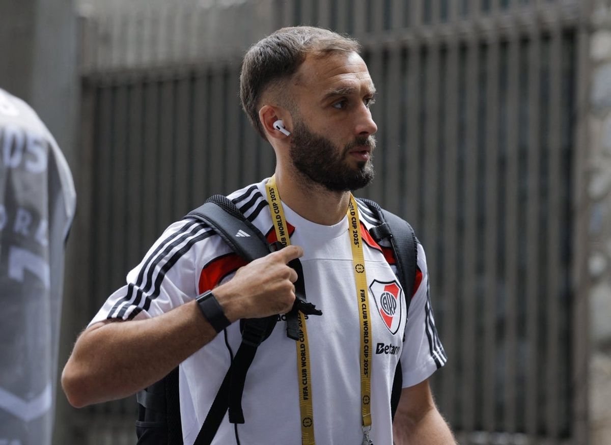 Jun 21, 2025; Pasadena, California, USA; River Plate's Paulo Diaz arrives at the stadium before the match during a group stage match of the 2025 FIFA Club World Cup at Rose Bowl Stadium. Mandatory Credit: Mike Blake-Reuters via Imagn Images