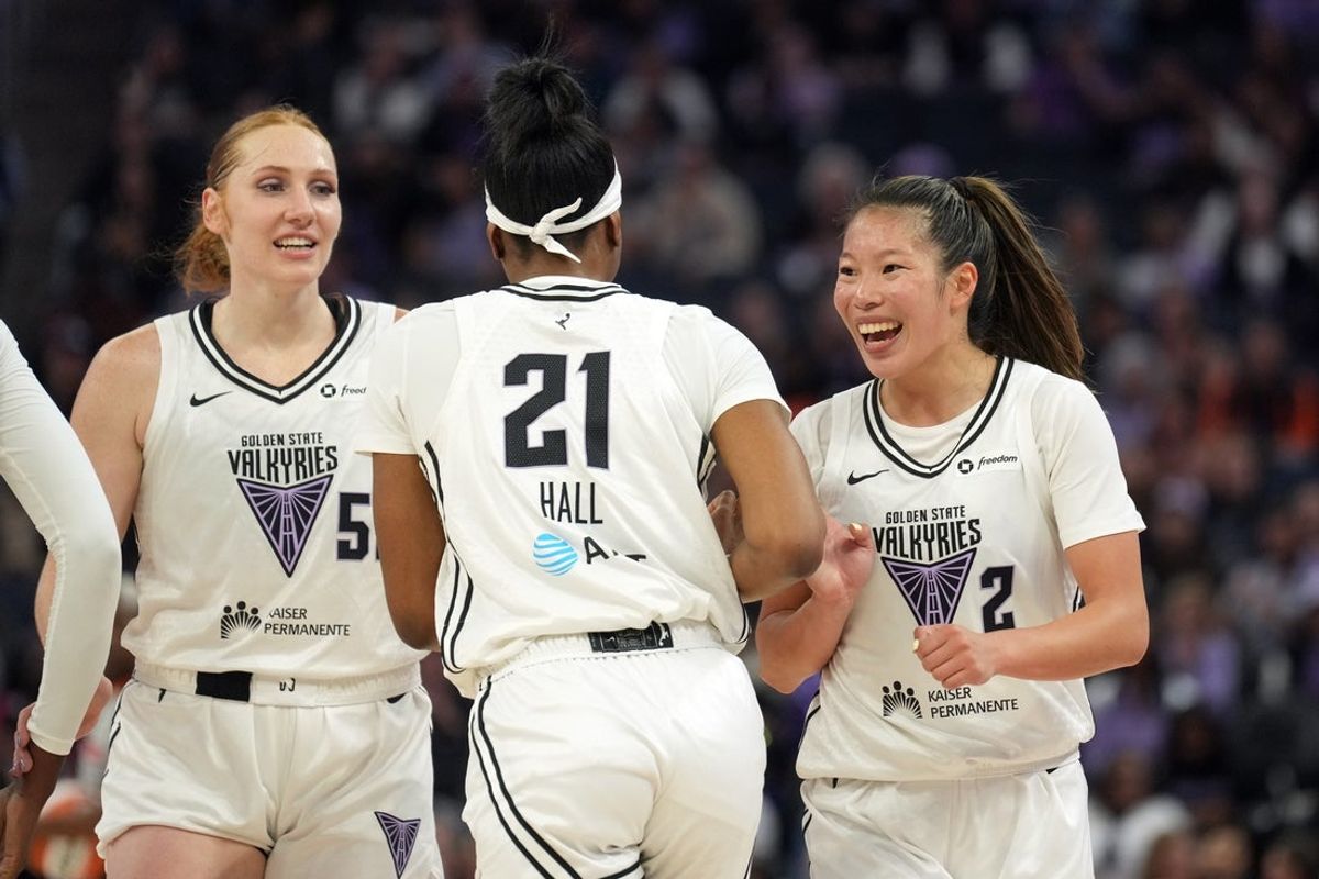 Jun 22, 2025; San Francisco, California, USA; Golden State Valkyries guard Bree Hall (21) is congratulated by guard Kaitlyn Chen (2) and forward Chloe Bibby (left) after scoring against the Connecticut Sun during the fourth quarter at Chase Center. Mandatory Credit: Darren Yamashita-Imagn Images