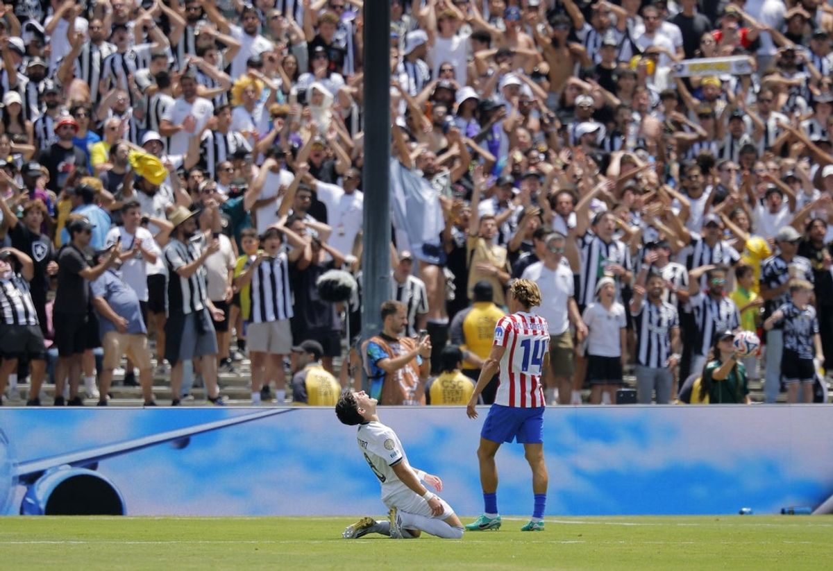 [Subscription Customers Only] Jun 23, 2025; Pasadena, California, USA; Botafogo midfielder Alvaro Montoro (8) reacts after the match against Atletico De Madrid during a group stage match of the 2025 FIFA Club World Cup at Rose Bowl Stadium. Mandatory Credit: Mike Blake-Reuters via Imagn Images