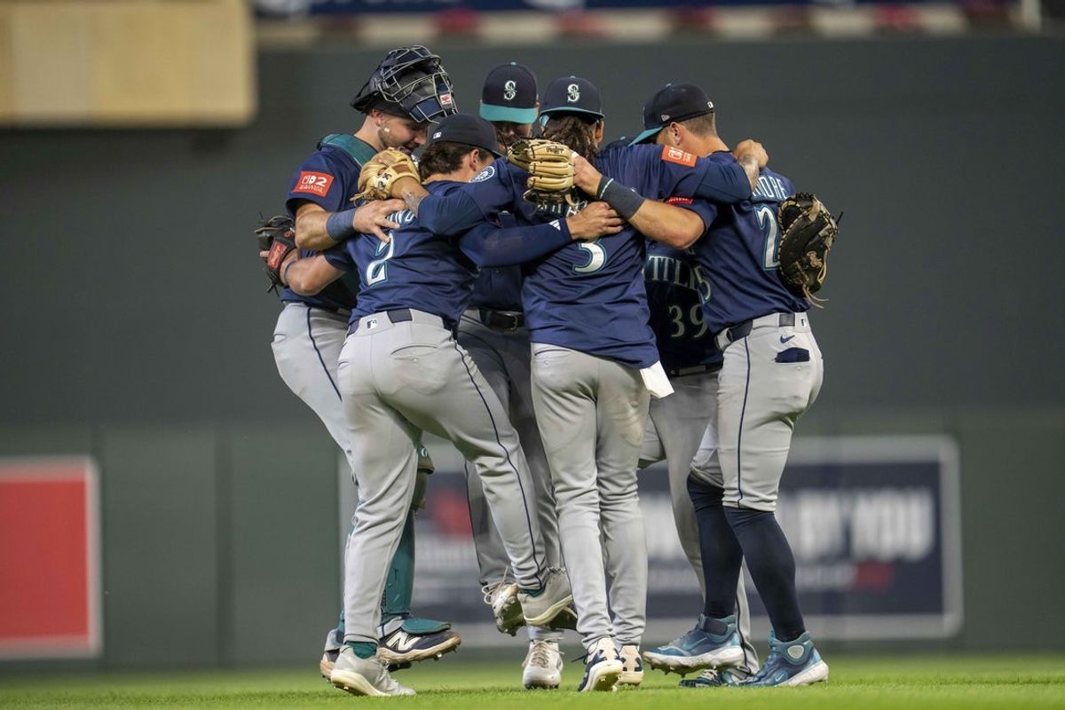 Jun 24, 2025; Minneapolis, Minnesota, USA; Seattle Mariners team celebrates after defeating the Minnesota Twins at Target Field. Mandatory Credit: Jesse Johnson-Imagn Images