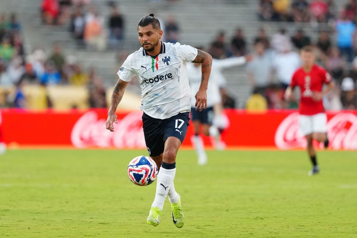 Jun 25, 2025; Pasadena, California, USA; CF Monterrey midfielder Jesus Corona (17) kicks the ball against Urawa Red Diamonds during a group stage match of the 2025 FIFA Club World Cup at Rose Bowl Stadium. Mandatory Credit: Kirby Lee-Imagn Images