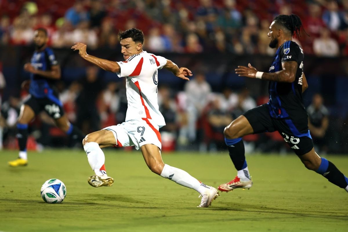 Jun 25, 2025; Frisco, Texas, USA; FC Dallas forward Petar Musa (9) controls the ball against San Jose Earthquakes defender Rodrigues (26) during the first half at Toyota Stadium. Mandatory Credit: Tim Heitman-Imagn Images