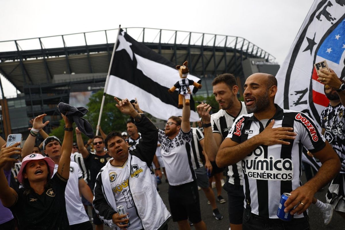 [Subscription Customers Only] Jun 28, 2025; Philadelphia, Pennsylvania, USA; Botafogo fans outside the stadium before a round of 16 match of the 2025 FIFA Club World Cup at Lincoln Financial Field. Mandatory Credit: Susana Vera-Reuters via Imagn Images