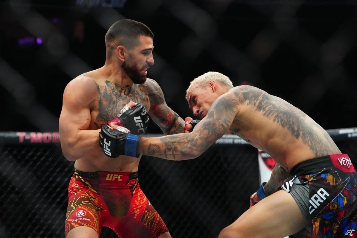 Jun 28, 2025; Las Vegas, Nevada, USA; Ilia Topuria (red gloves) fights Charles Oliveira (blue gloves) during UFC 317 at T-Mobile Arena. Mandatory Credit: Stephen R. Sylvanie-Imagn Images