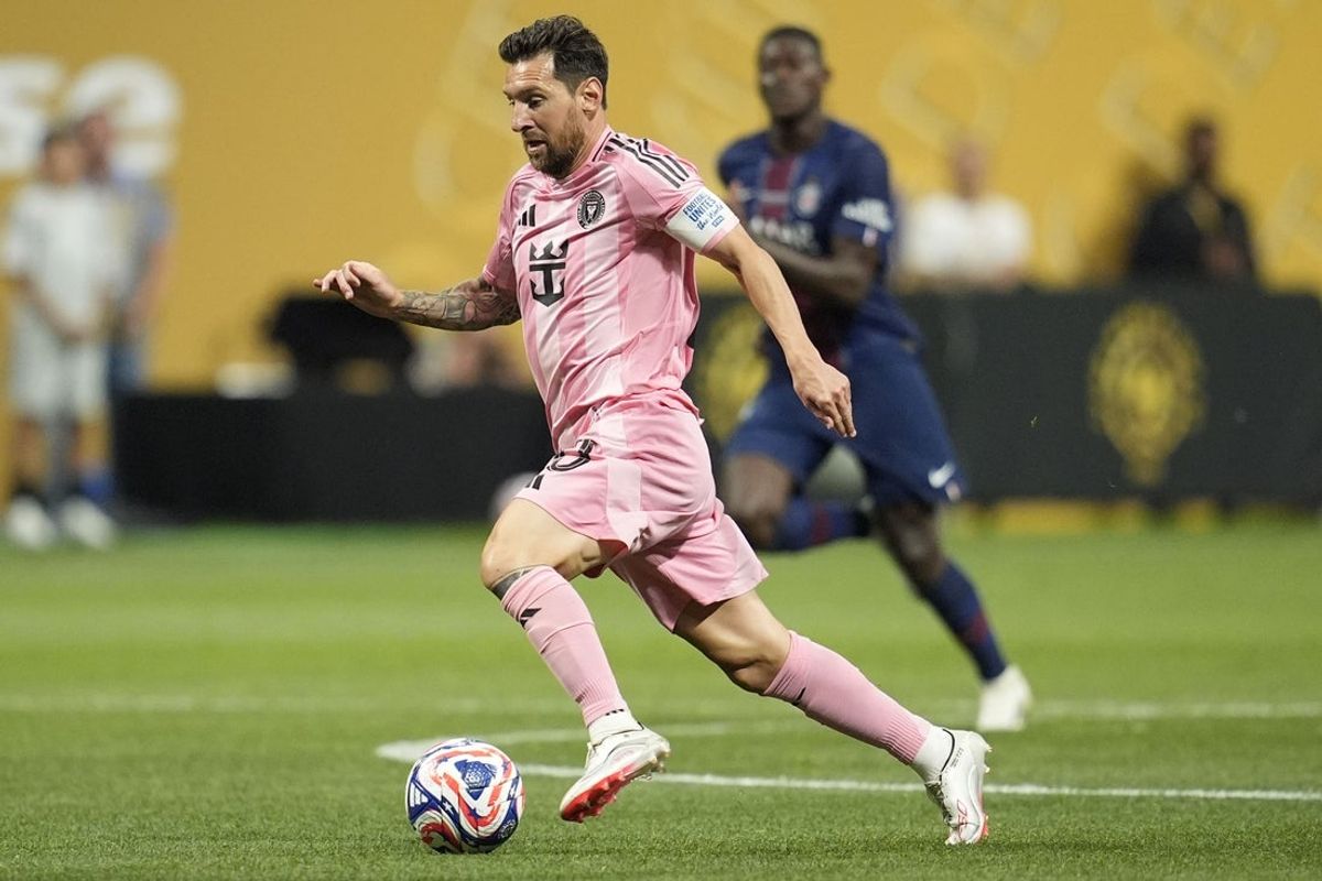 Jun 29, 2025; Atlanta, Georgia, USA; Inter Miami FC forward Lionel Messi (10) kicks the ball against the Paris Saint-Germain during a round of 16 match of the 2025 FIFA Club World Cup at Mercedes-Benz Stadium. Mandatory Credit: Dale Zanine-Imagn Images