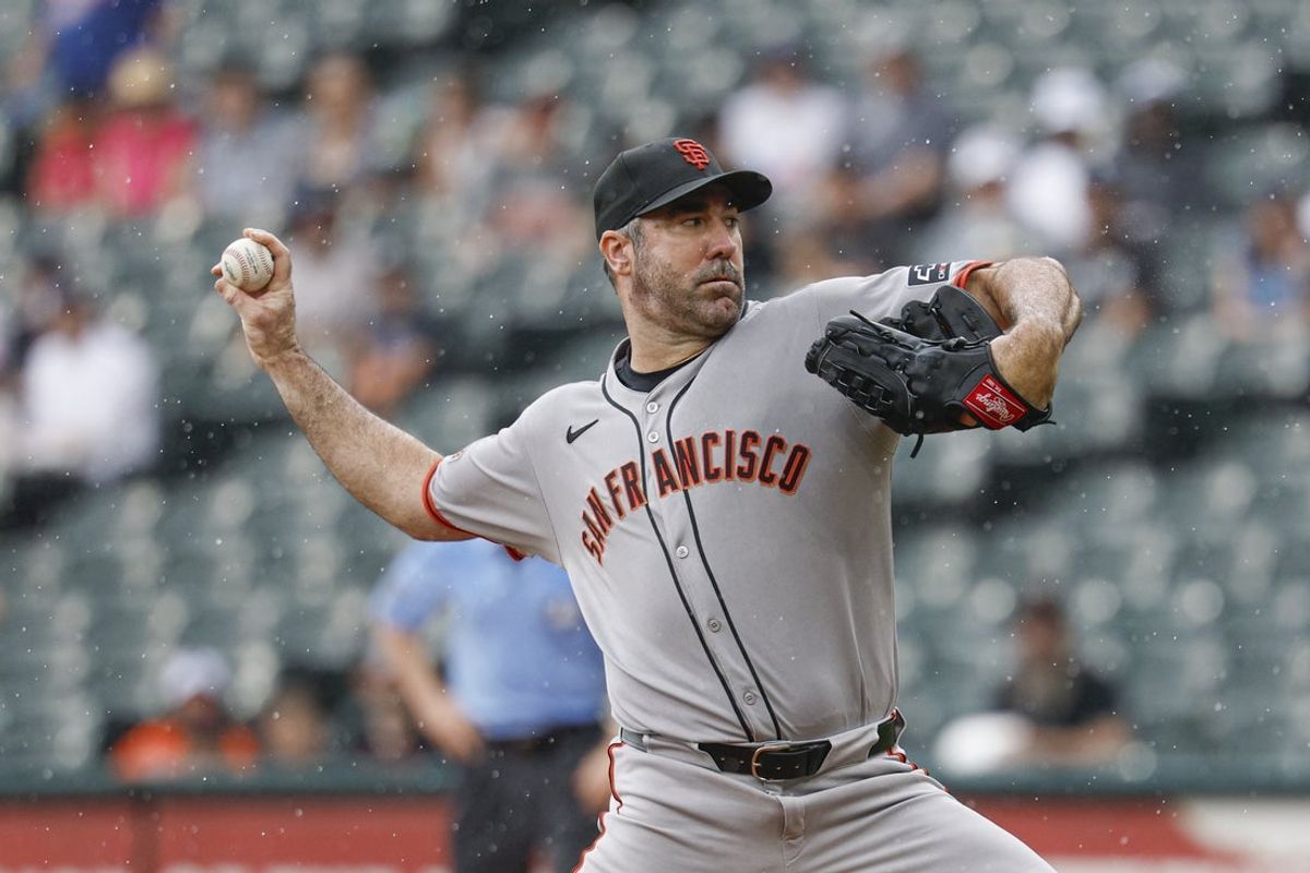 Jun 29, 2025; Chicago, Illinois, USA; San Francisco Giants starting pitcher Justin Verlander (35) delivers a pitch against the Chicago White Sox during the first inning at Rate Field. Mandatory Credit: Kamil Krzaczynski-Imagn Images