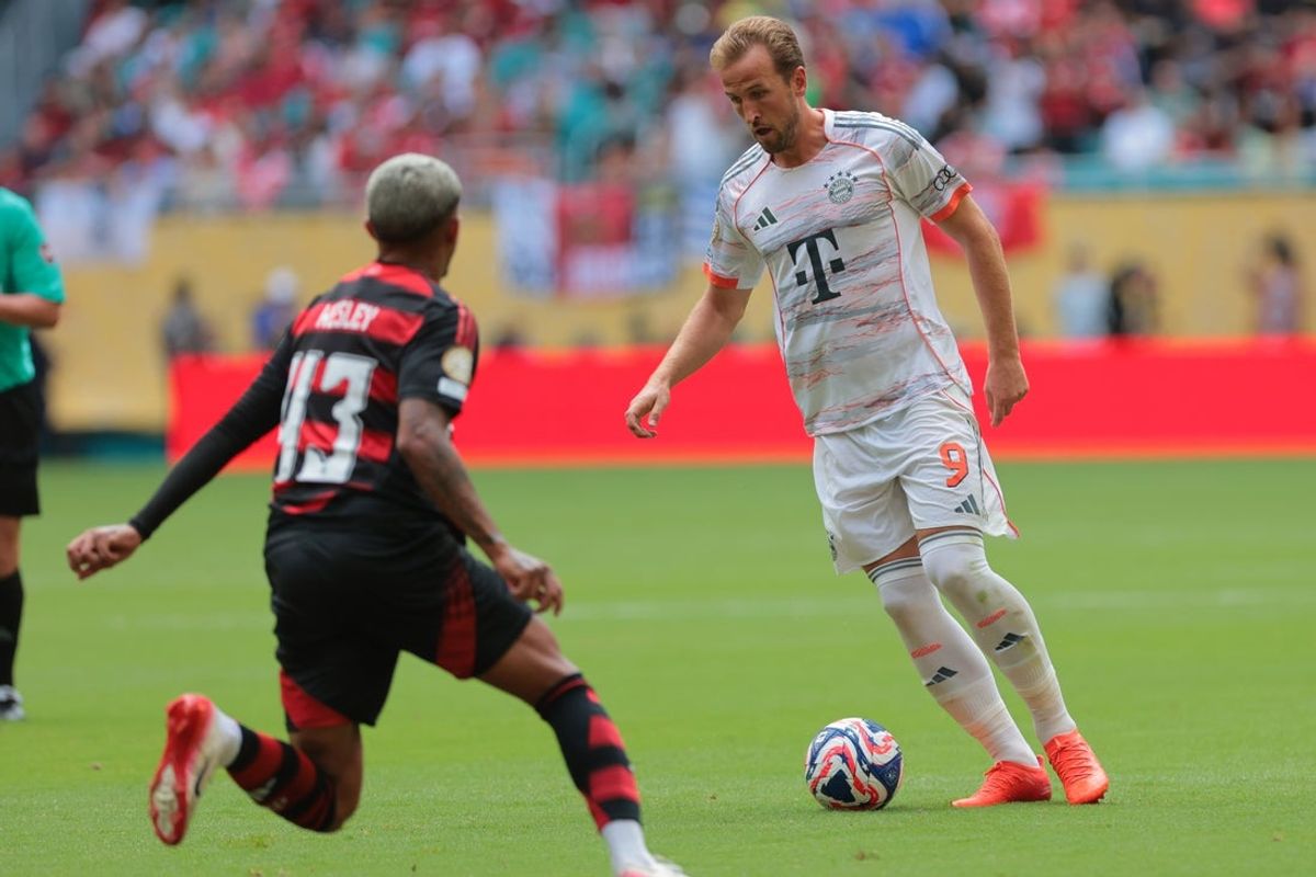 Jun 29, 2025; Miami Gardens, Florida, USA; FC Bayern Munchen forward Harry Kane (9) kicks the ball against CR Flamengo during a round of 16 match of the 2025 FIFA Club World Cup at Hard Rock Stadium. Mandatory Credit: Sam Navarro-Imagn Images