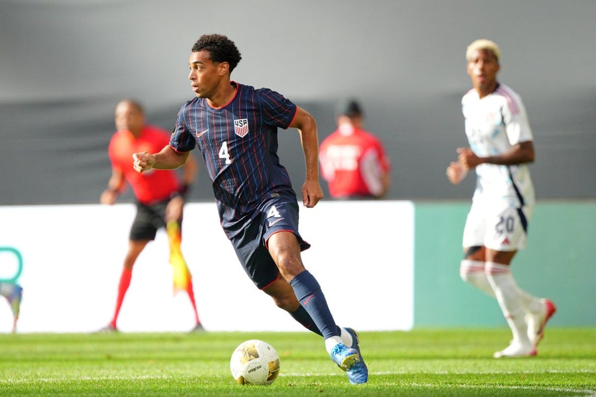 Jun 29, 2025; Minneapolis, Minnesota, USA; United States of America midfielder Tyler Adams (4) controls the ball against Costa Rica in the first half during a quarterfinal match of the 2025 Gold Cup at U.S. Bank Stadium. Mandatory Credit: Brad Rempel-Imagn Images