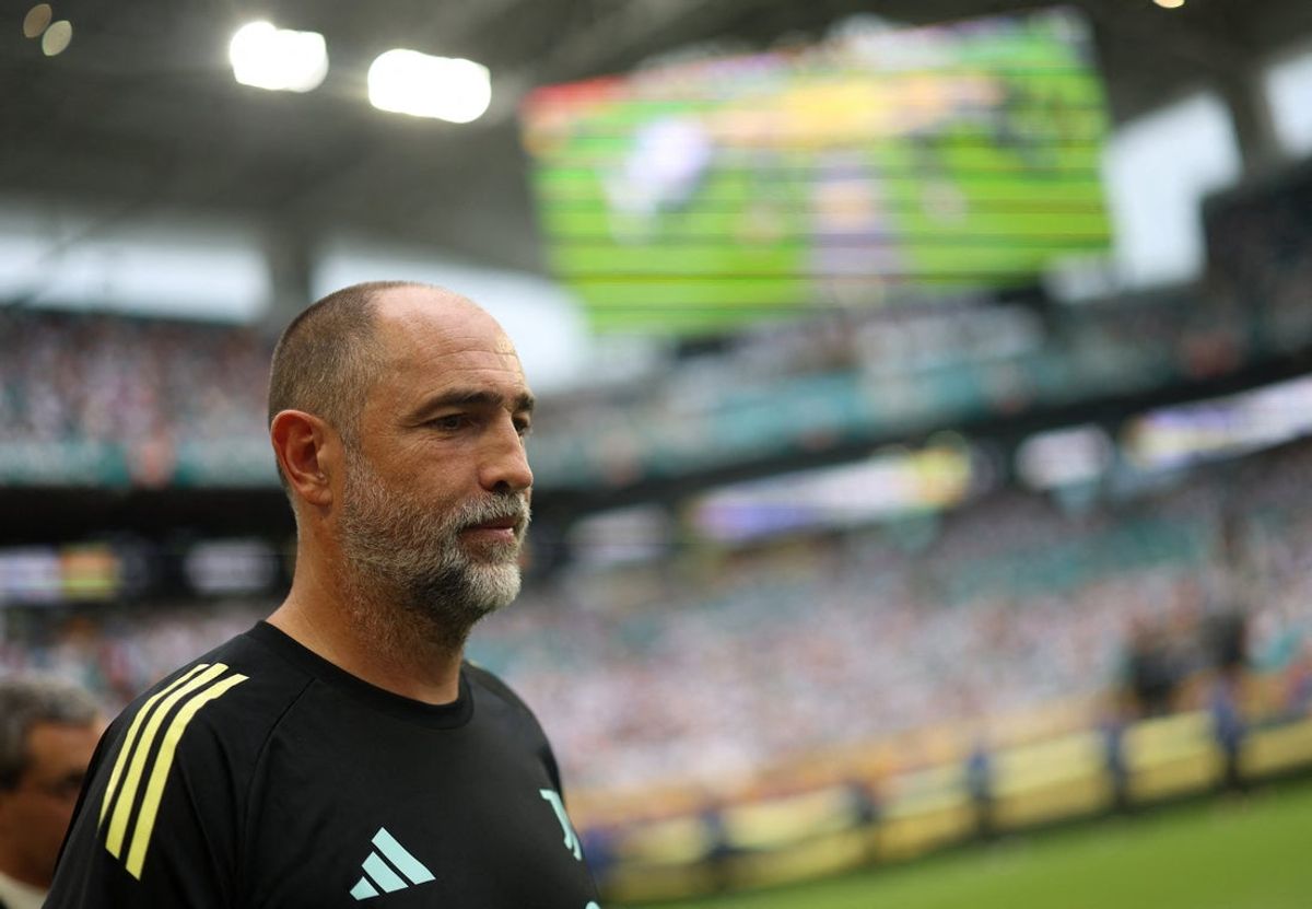 [Subscription Customers Only] Jul 1, 2025; Miami Gardens, Florida, USA; Juventus coach Igor Tudor before the match during a round of 16 match of the 2025 FIFA Club World Cup at Hard Rock Stadium. Mandatory Credit: Hannah Mckay-Reuters via Imagn Images