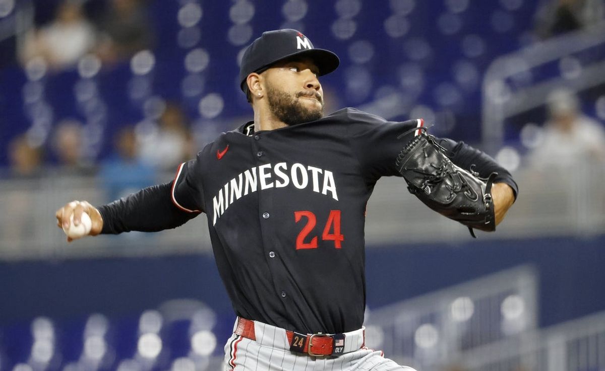 Jul 2, 2025; Miami, Florida, USA;  Minnesota Twins starting pitcher Simeon Woods Richardson (24) pitches against the Miami Marlins during the first inning at loanDepot Park. Mandatory Credit: Rhona Wise-Imagn Images