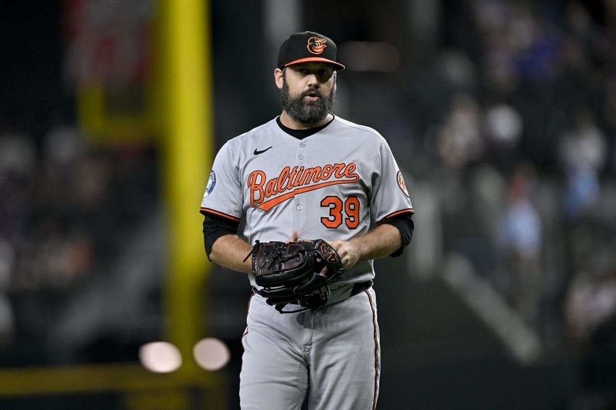 Jul 2, 2025; Arlington, Texas, USA; Baltimore Orioles relief pitcher Andrew Kittredge (39) pitches during the game between the Texas Rangers and the Baltimore Orioles at Globe Life Field. Mandatory Credit: Jerome Miron-Imagn Images