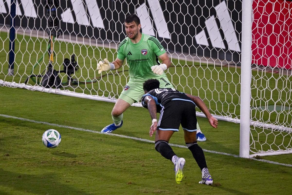 Jul 4, 2025; Frisco, Texas, USA; Minnesota United midfielder Carlos Harvey (67) heads the ball past FC FC Dallas goalkeeper Maarten Paes (1) for a goal during the first half at Toyota Stadium. Mandatory Credit: Jerome Miron-Imagn Images