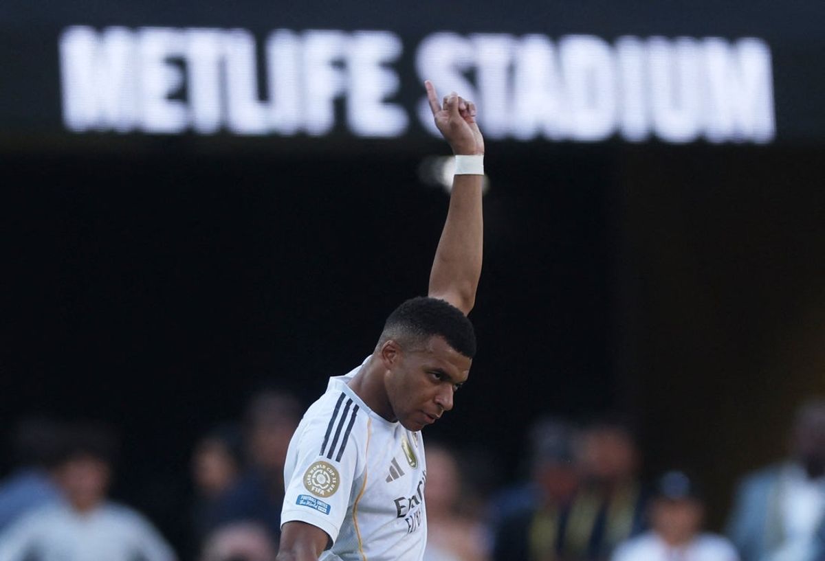 [Subscription Customers Only] Jul 5, 2025; East Rutherford, New Jersey, USA; Real Madrid CF forward Kylian Mbappe (9) celebrates scoring their third goal  during a quarterfinal match of the 2025 FIFA Club World Cup at MetLife Stadium. Mandatory Credit: Lee Smith-Reuters via Imagn Images