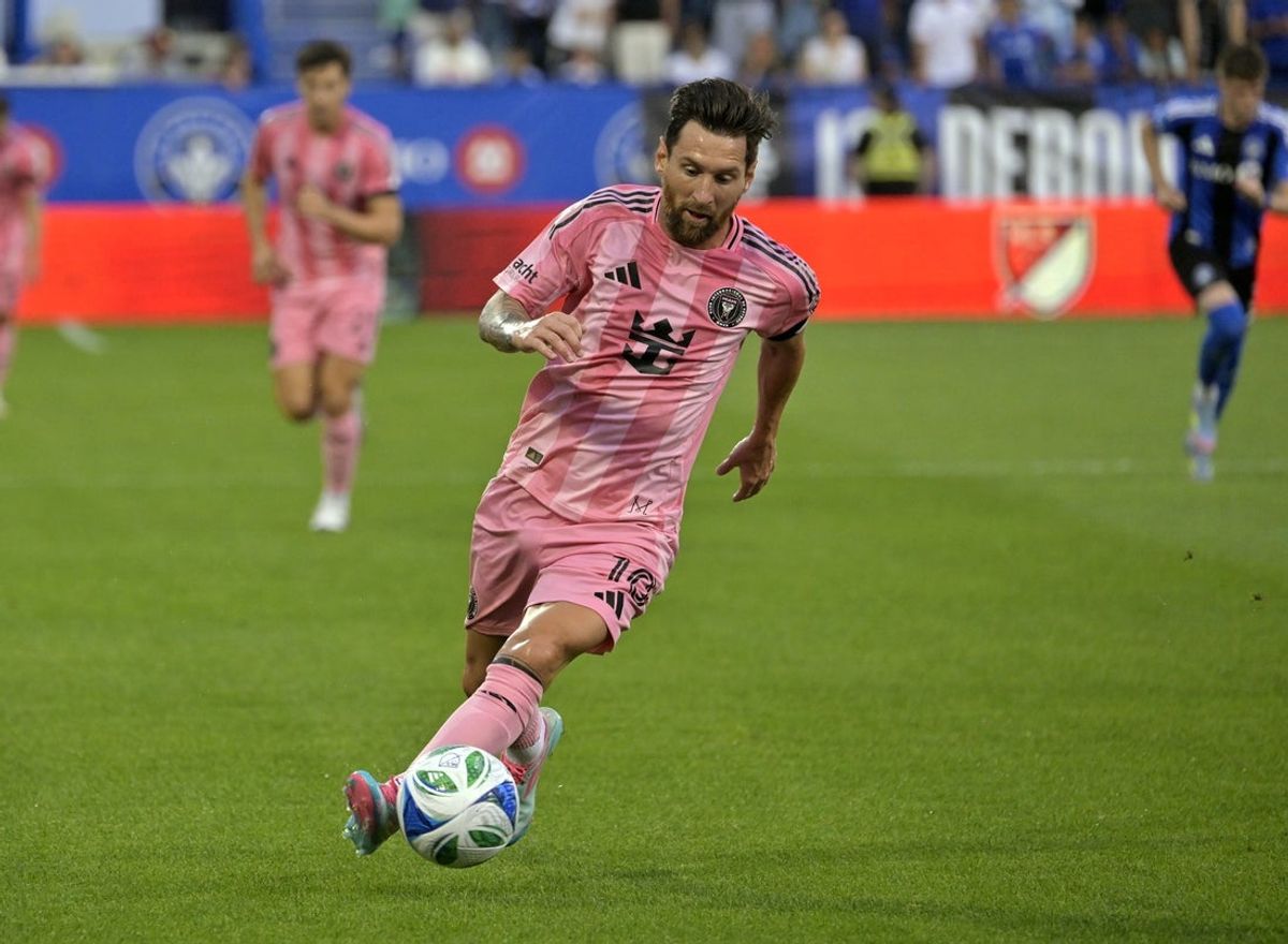 Jul 5, 2025; Montreal, Province of Quebec, CAN; Inter Miami CF forward Lionel Messi (10) plays the ball against CF Montreal during the first half at Saputo Stadium. Mandatory Credit: Eric Bolte-Imagn Images