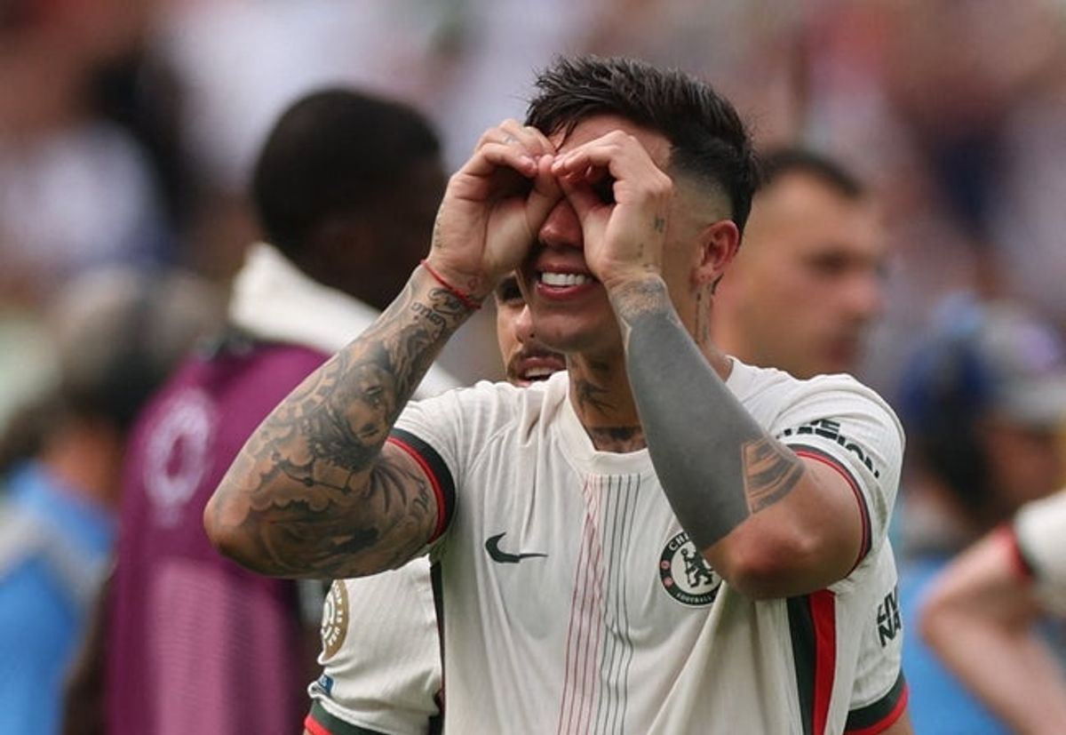 [Subscription Customers Only] Jul 8, 2025; East Rutherford, New Jersey, USA; Chelsea FC midfielder Enzo Fernandez (8) celebrates after a semifinal match of the 2025 FIFA Club World Cup at MetLife Stadium. Mandatory Credit: Lee Smith-Reuters via Imagn Images