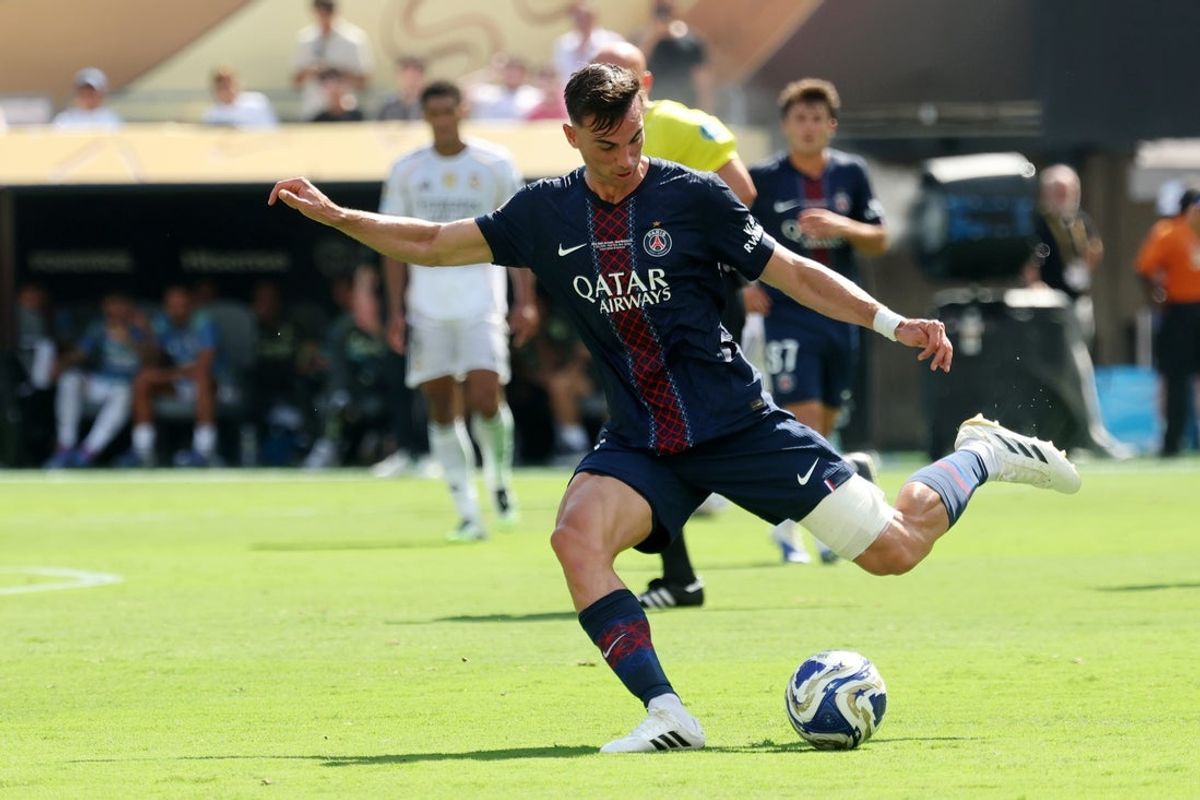 Jul 9, 2025; East Rutherford, New Jersey, USA; Paris Saint-Germain midfielder Fabian Ruiz (8) kicks the ball against Real Madrid CF during the first half during a semifinal match of the 2025 FIFA Club World Cup at MetLife Stadium. Mandatory Credit: Vincent Carchietta-Imagn Images