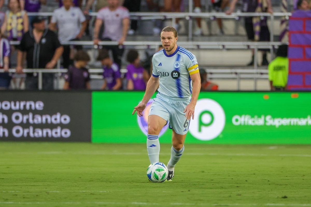 Jul 12, 2025; Orlando, Florida, USA; CF Montréal midfielder Samuel Piette (6) dribbles the ball during the first half against the Orlando City at Inter&Co Stadium. Mandatory Credit: Mike Watters-Imagn Images