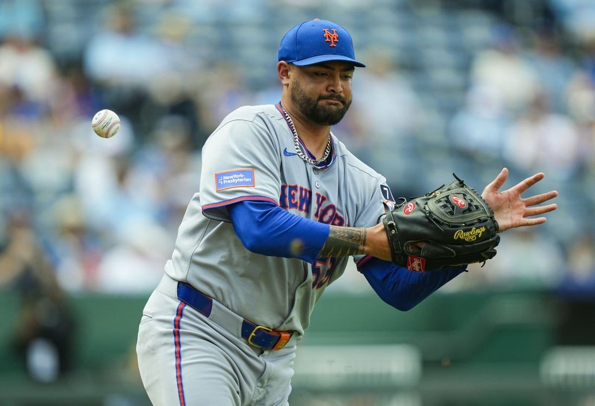 Jul 13, 2025; Kansas City, Missouri, USA; New York Mets starting pitcher Sean Manaea (59) is unable to field a ground ball during the eighth inning against the Kansas City Royals at Kauffman Stadium. Mandatory Credit: Jay Biggerstaff-Imagn Images