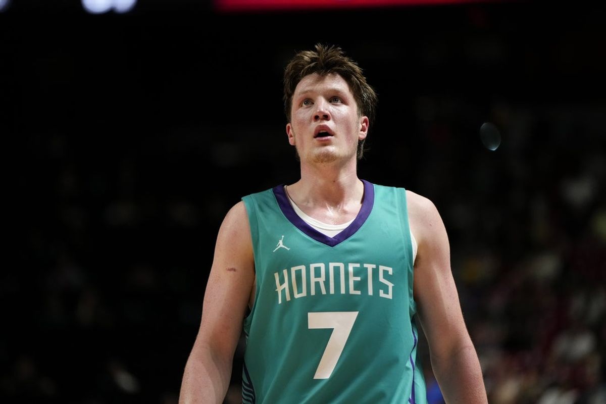 Jul 14, 2025; Las Vegas, NV, USA; Charlotte Hornets guard Kon Knueppel (7) competes against the Dallas Mavericks during the second half of a NBA basketball game at the Thomas & Mack Center. Mandatory Credit: Lucas Peltier-Imagn Images