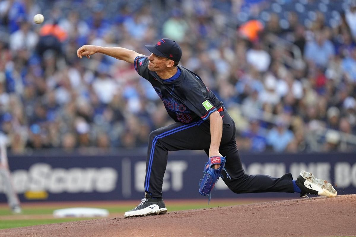 Jul 18, 2025; Toronto, Ontario, CAN; Toronto Blue Jays starting pitcher Chris Bassitt (40) pitches to the San Francisco Giants during the first inning at Rogers Centre. Mandatory Credit: John E. Sokolowski-Imagn Images