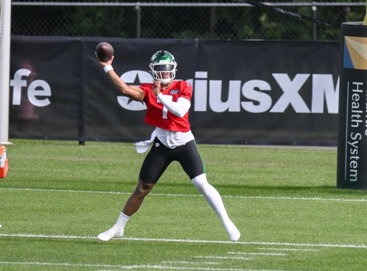 Jul 23, 2025; Florham Park, NY, USA; New York Jets quarterback Justin Fields (7) participates in a drill during training camp at Atlantic Health Jets Training Center. Mandatory Credit: John Jones-Imagn Images