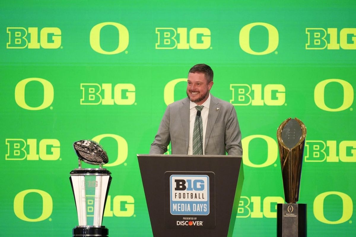 Jul 23, 2025; Las Vegas, NV, USA; Oregon head coach Dan Lanning speaks to the media during the Big Ten NCAA college football media days at Mandalay Bay Resort. Mandatory Credit: Lucas Peltier-Imagn Images