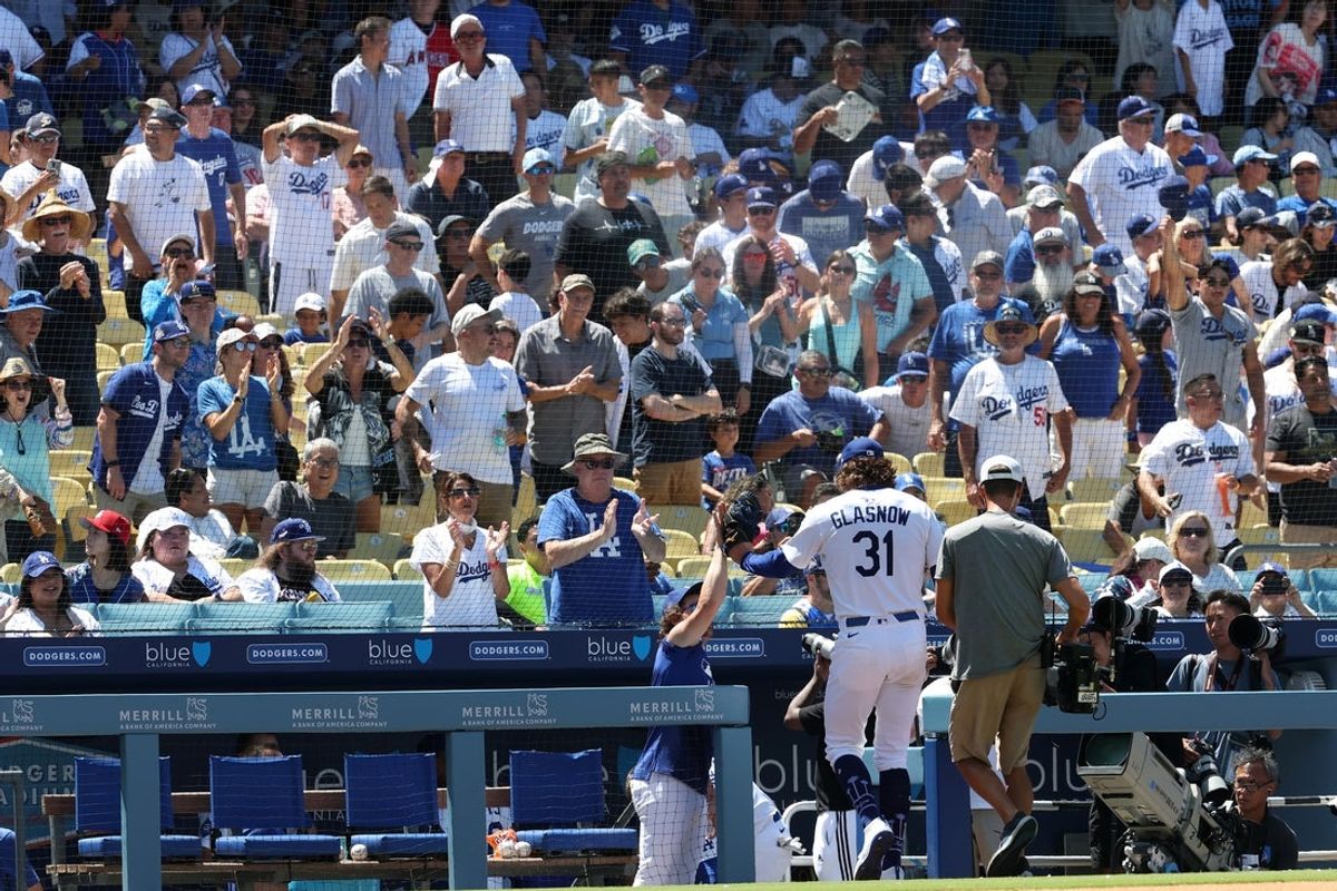 Jul 23, 2025; Los Angeles, California, USA;  Los Angeles Dodgers starting pitcher Tyler Glasnow (31) receives standing ovation from fans after pitching seventh inning against the Minnesota Twins at Dodger Stadium. Mandatory Credit: Kiyoshi Mio-Imagn Images