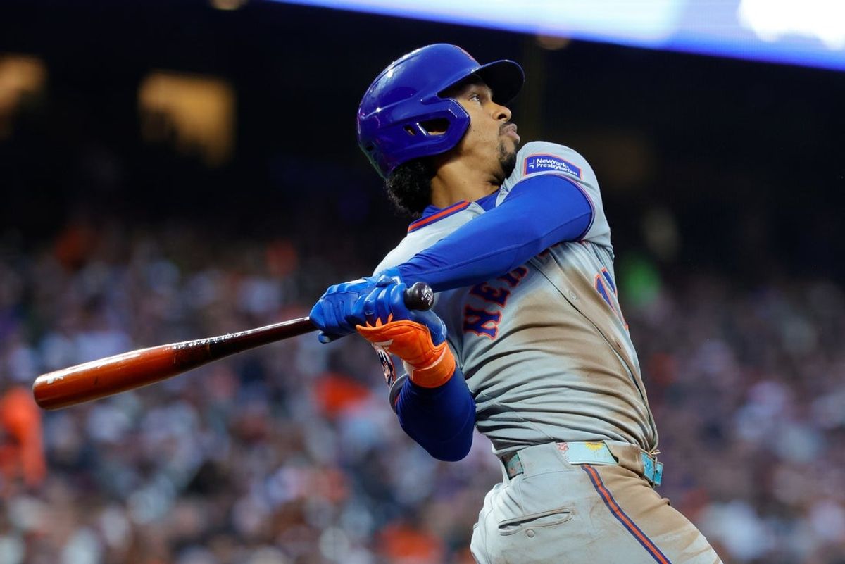 Jul 25, 2025; San Francisco, California, USA; New York Mets shortstop Francisco Lindor (12) hits a home run during the third inning against the San Francisco Giants at Oracle Park. Mandatory Credit: Sergio Estrada-Imagn Images