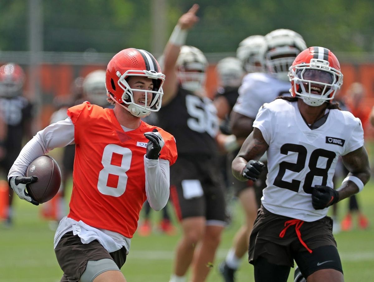 Cleveland Browns quarterback Kenny Pickett (8) runs for a touchdown as safety Rayshawn Jenkins (28) gives chase during training camp July 25, 2025, in Berea, Ohio.