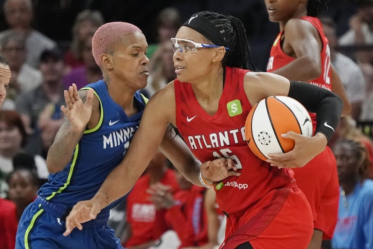 Jul 27, 2025; Minneapolis, Minnesota, USA; Atlanta Dream guard Allisha Gray (15) works around Minnesota Lynx guard Courtney Williams (10) in the fourth quarter at Target Center. Mandatory Credit: Bruce Kluckhohn-Imagn Images