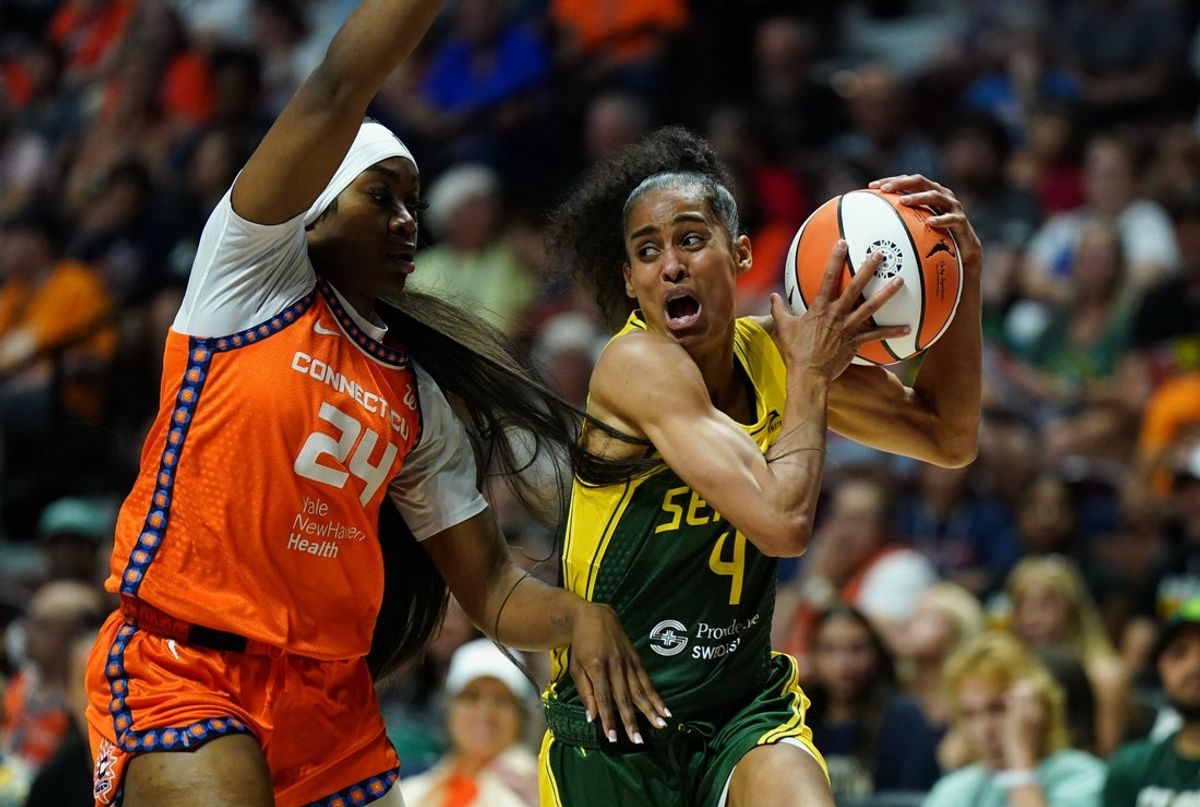 Jul 28, 2025; Uncasville, Connecticut, USA; Seattle Storm guard Skylar Diggins (4) drives the ball against Connecticut Sun forward Aneesah Morrow (24) in the first half at Mohegan Sun Arena. Mandatory Credit: David Butler II-Imagn Images