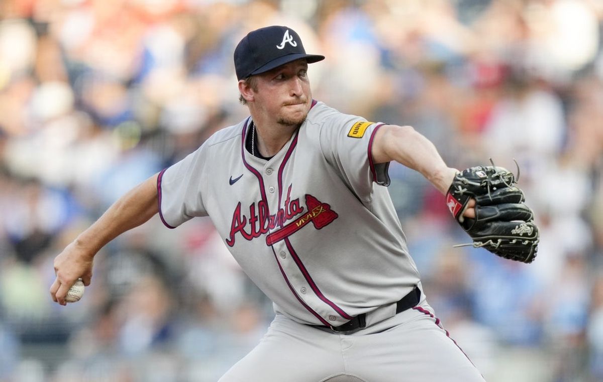 Jul 29, 2025; Kansas City, Missouri, USA; Atlanta Braves starting pitcher Erick Fedde (22) pitches during the first inning against the Kansas City Royals at Kauffman Stadium. Mandatory Credit: Jay Biggerstaff-Imagn Images
