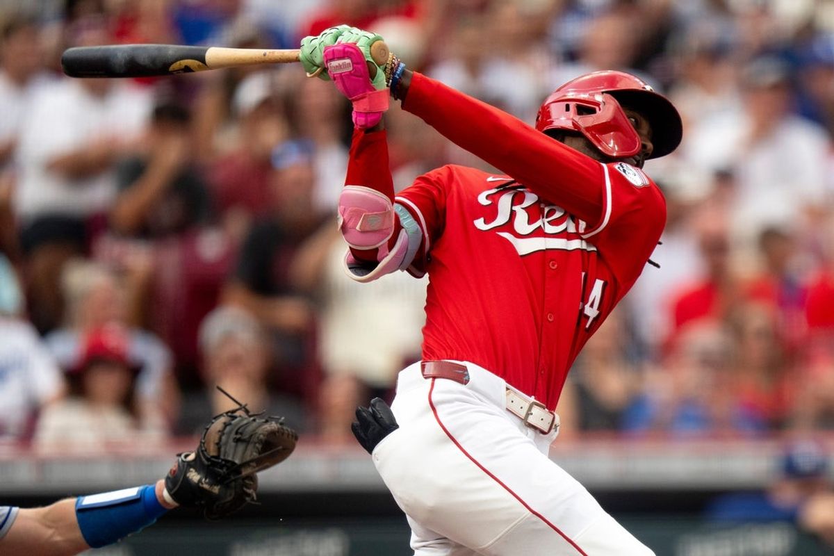 Cincinnati Reds shortstop Elly De La Cruz (44) hits a RBI single in the first inning between Cincinnati Reds and Los Angeles Dodgers at Great American Ball Park in Cincinnati on July 30, 2025.