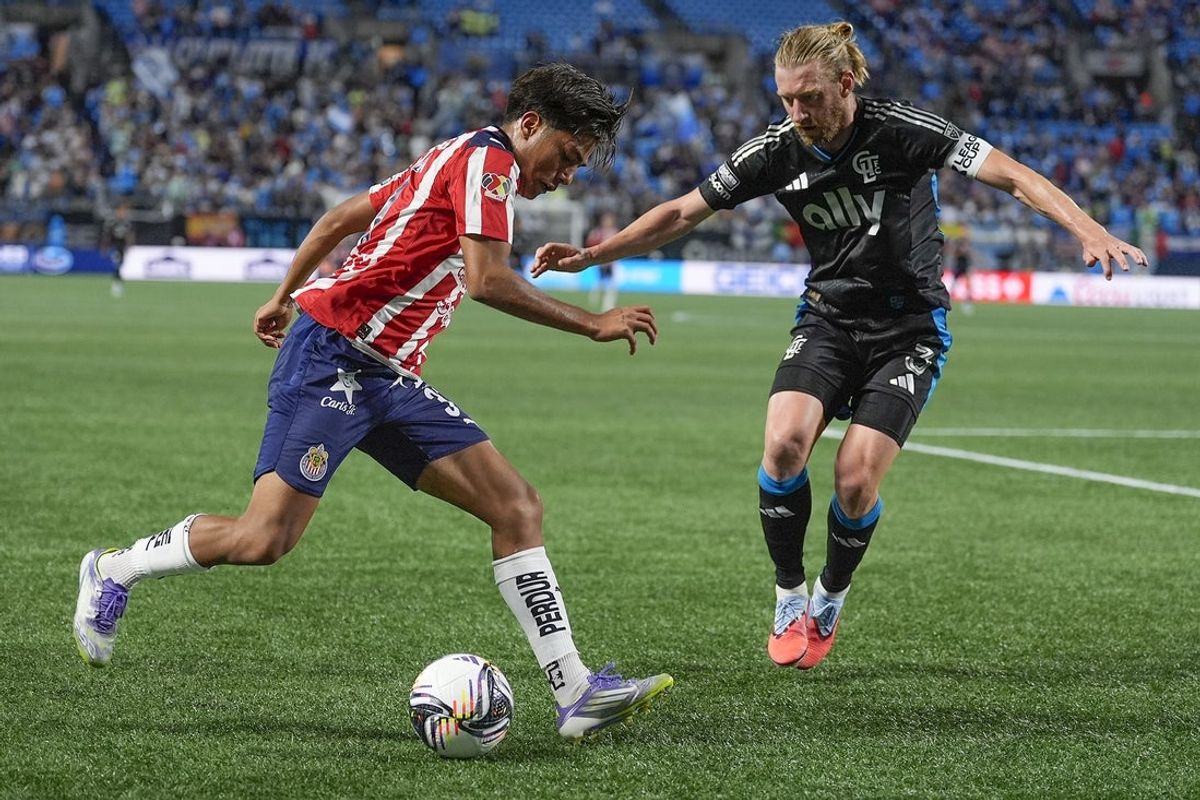 Aug 3, 2025; Charlotte, NC, USA; Chivas de Guadalajara forward Jonathan Padilla (31) on the dribble against Charlotte FC defender Tim Ream (3) during the second  half at Bank of America Stadium. Mandatory Credit: Jim Dedmon-Imagn Images