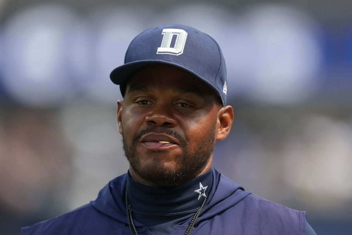 Aug 9, 2025; Inglewood, California, USA; Dallas Cowboys tight ends coach Lunda Wells in the first half against the Los Angeles Rams at SoFi Stadium. Mandatory Credit: Kirby Lee-Imagn Images