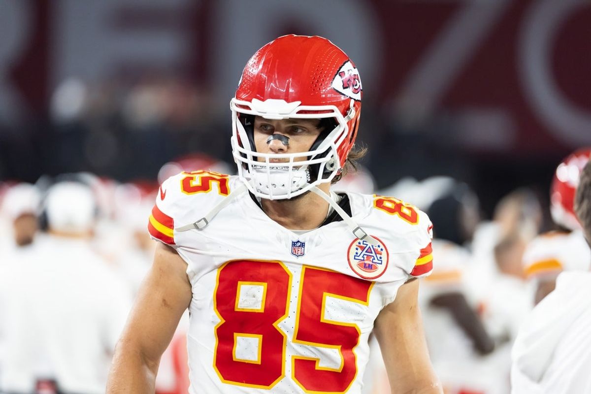 Aug 9, 2025; Glendale, Arizona, USA; Kansas City Chiefs tight end Robert Tonyan (85) against the Arizona Cardinals during a preseason NFL game at State Farm Stadium. Mandatory Credit: Mark J. Rebilas-Imagn Images
