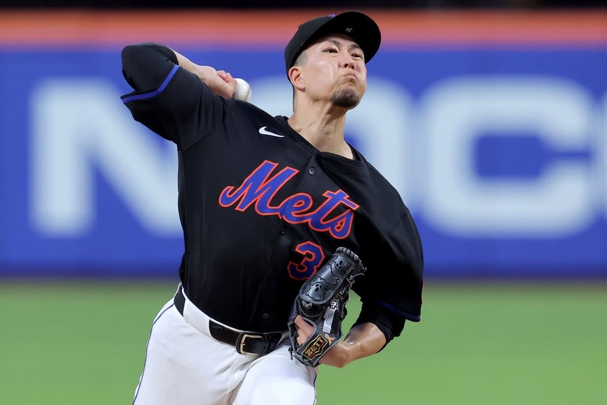 Aug 14, 2025; New York City, New York, USA; New York Mets starting pitcher Kodai Senga (34) pitches against the Atlanta Braves during the third inning at Citi Field. Mandatory Credit: Brad Penner-Imagn Images