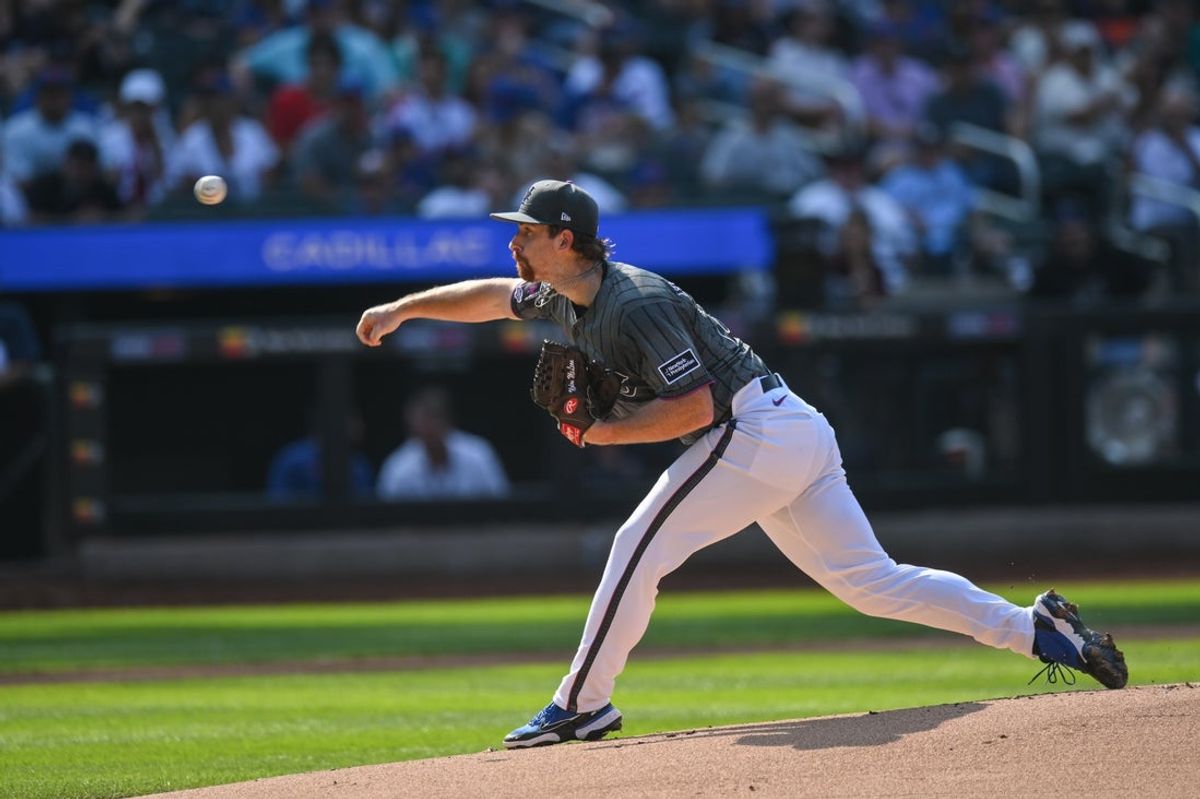 Aug 16, 2025; New York City, New York, USA; New York Mets pitcher Nolan McLean (26) pitches against the Seattle Mariners during the first inning at Citi Field. Mandatory Credit: John Jones-Imagn Images