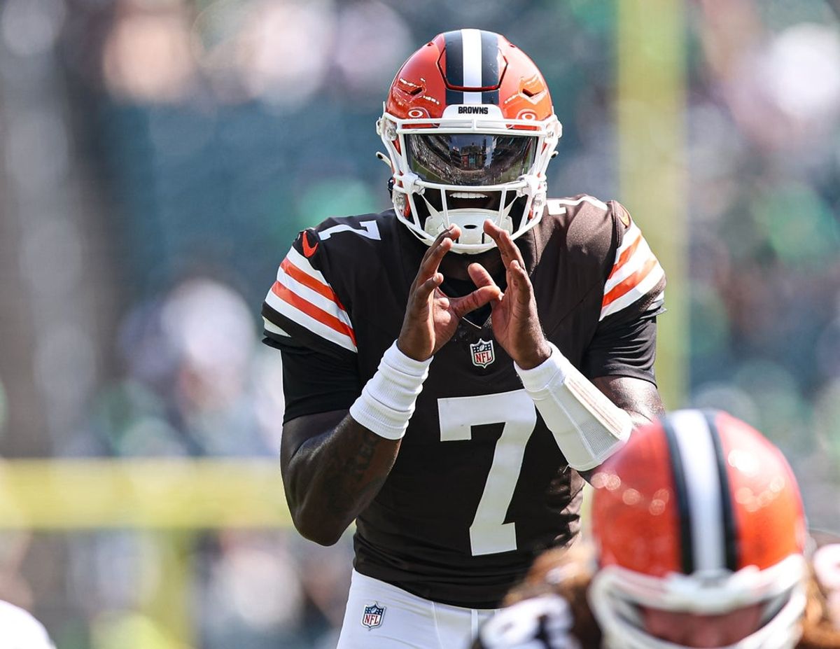Aug 16, 2025; Philadelphia, Pennsylvania, USA; Cleveland Browns quarterback Tyler Huntley (7) prepares to run a play against the Philadelphia Eagles at Lincoln Financial Field. Mandatory Credit: Bill Streicher-Imagn Images