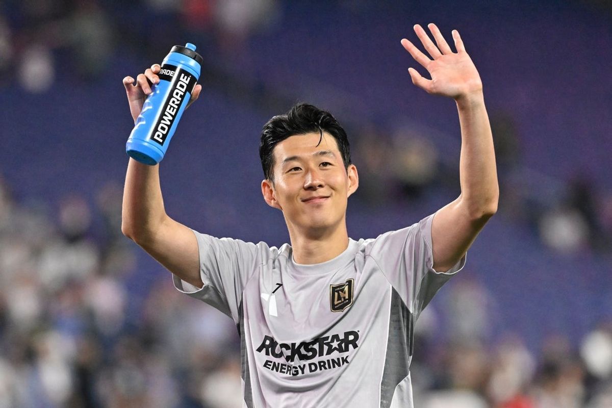 Aug 16, 2025; Foxborough, Massachusetts, USA; Los Angeles FC forward Son Heung-Min (7) waves to fans as he leaves the pitch after a match against the New England Revolution Gillette Stadium. Mandatory Credit: Eric Canha-Imagn Images