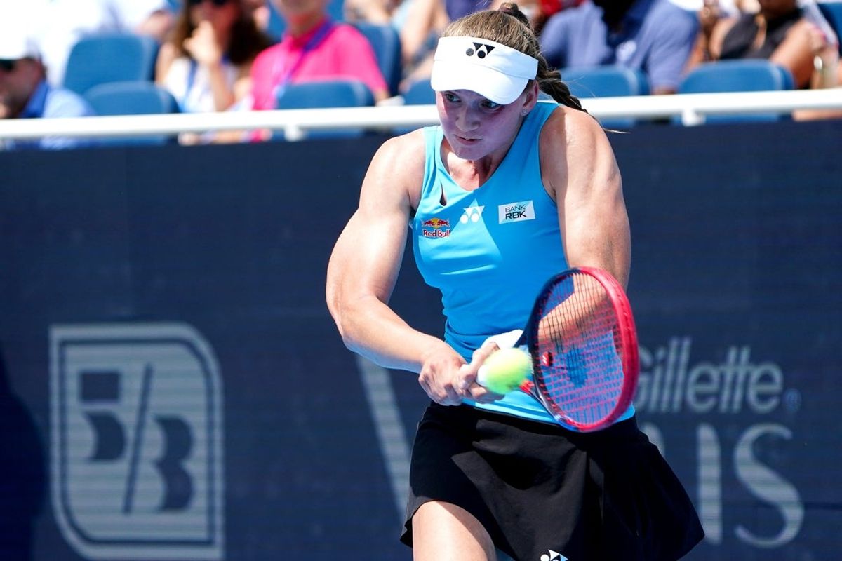 Elena Rybakina returns a serve to Iga Swiatek in the Cincinnati Open women’s singles semifinals, Sunday, Aug. 17, 2025, at the Lindner Family Tennis Center in Mason, Oh. Swiatek won 7-5, 6-3.