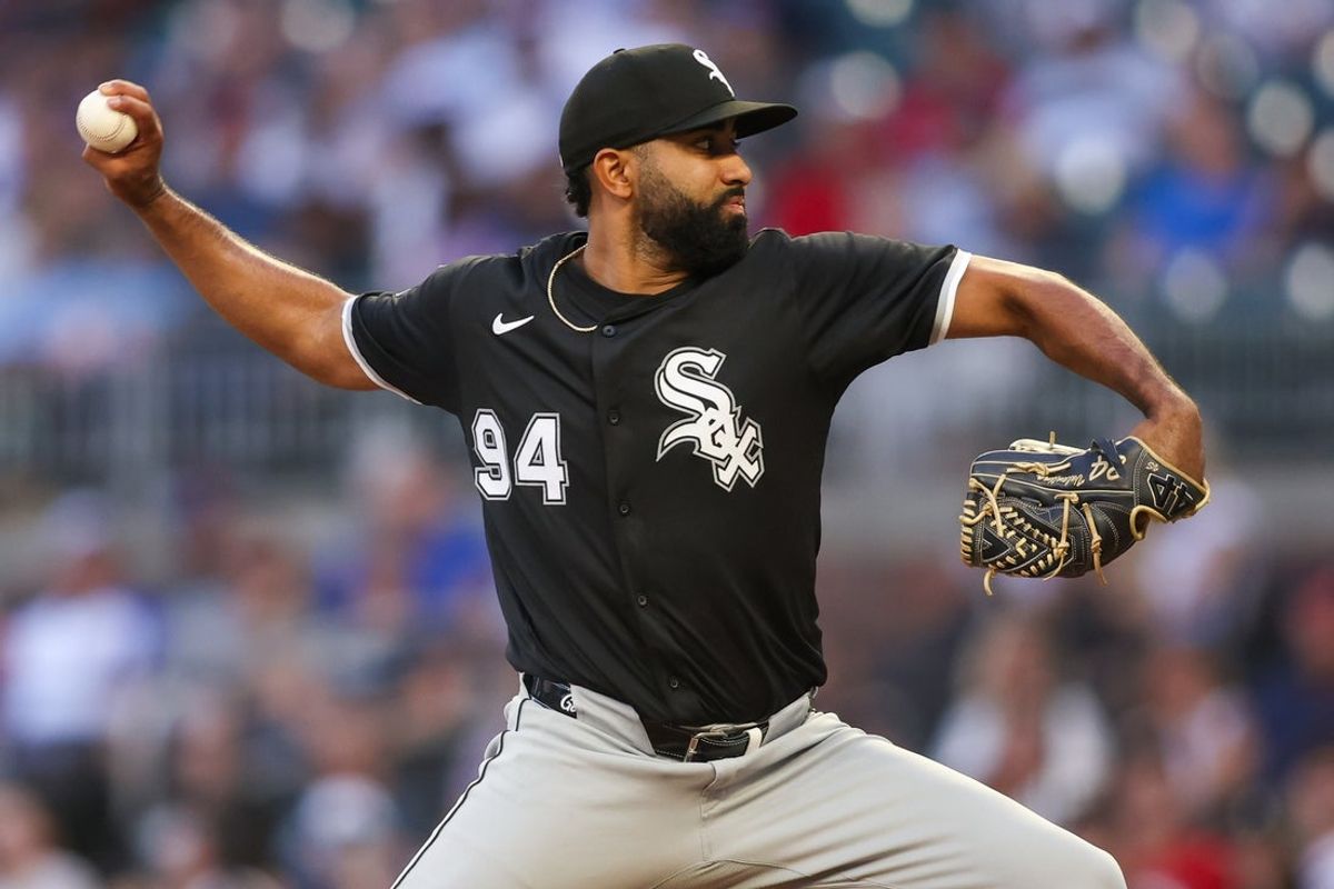 Aug 18, 2025; Atlanta, Georgia, USA; Chicago White Sox starting pitcher Yoendrys Gomez (94) throws against the Atlanta Braves in the first inning at Truist Park. Mandatory Credit: Brett Davis-Imagn Images