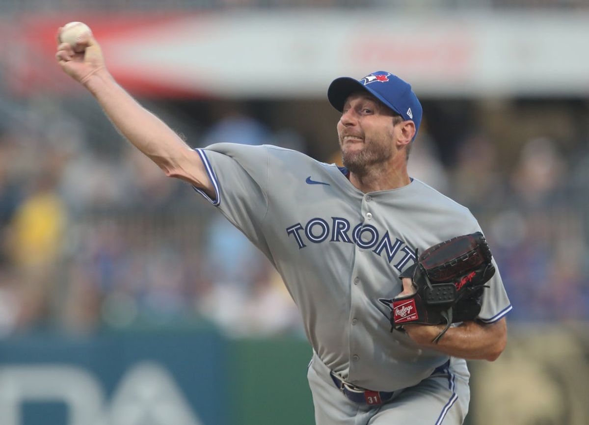 Aug 19, 2025; Pittsburgh, Pennsylvania, USA;  Toronto Blue Jays starting pitcher Max Scherzer (31) pitches against the Pittsburgh Pirates during the third inning at PNC Park. Mandatory Credit: Charles LeClaire-Imagn Images