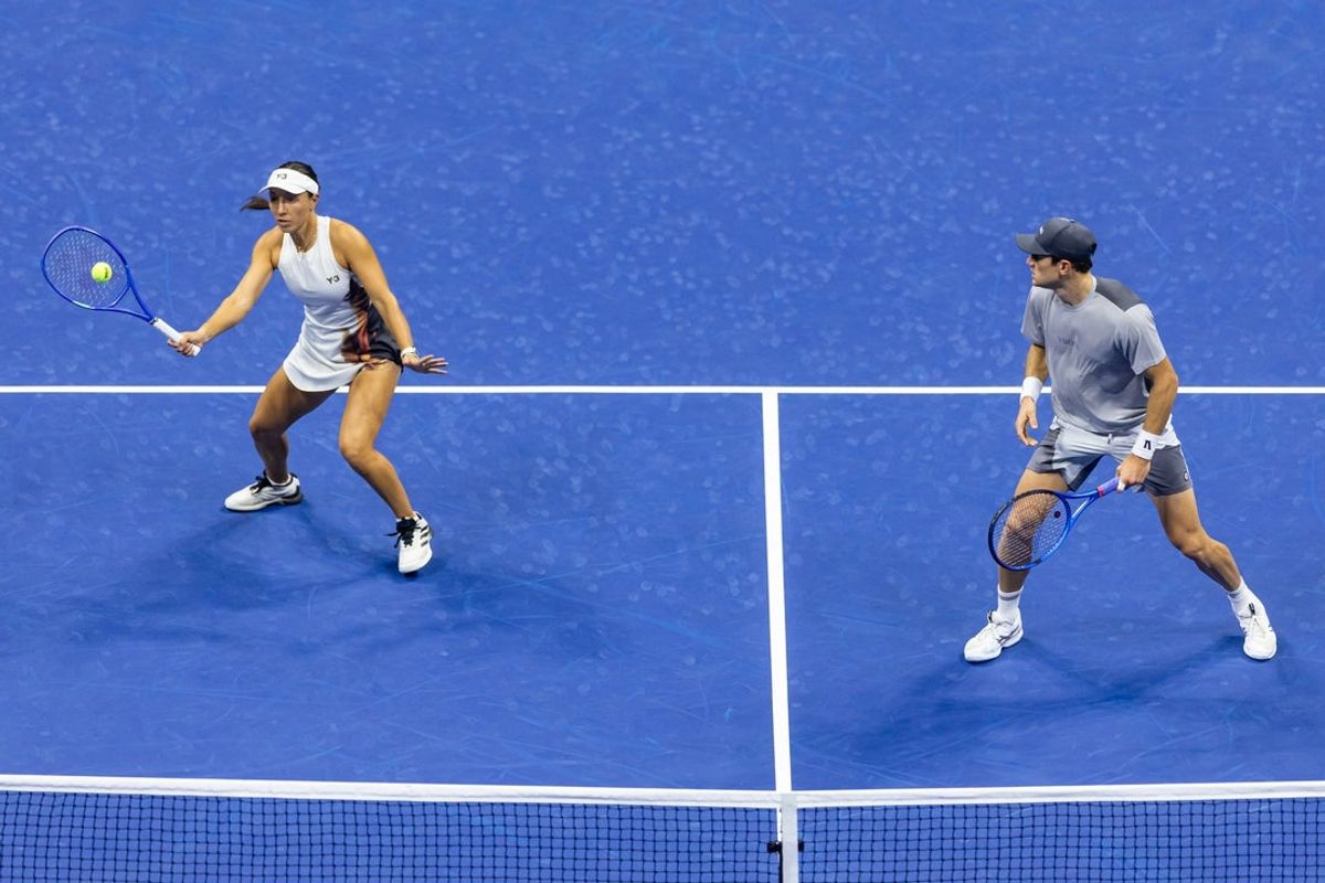 Aug 20, 2025; Flushing, NY, USA; Jack Draper of Great Britain and Jessica Pegula of the United States in action in the semi-finals of the mixed doubles tournament at the US Open at Arthur Ashe Stadium. Mandatory Credit: Mike Frey-Imagn Images