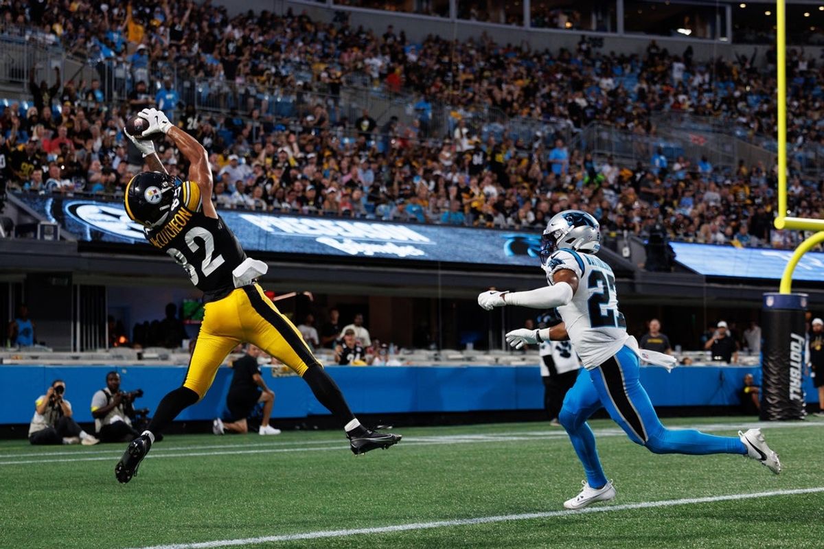 Aug 21, 2025; Charlotte, North Carolina, USA;  Pittsburgh Steelers wide receiver Lance McCutcheon (82) catches the ball for a touchdown as Carolina Panthers cornerback Shemar Bartholomew (27) follows close behind during the 2nd quarter at Bank of America Stadium. Mandatory Credit: Allison Lawhon-Imagn Images